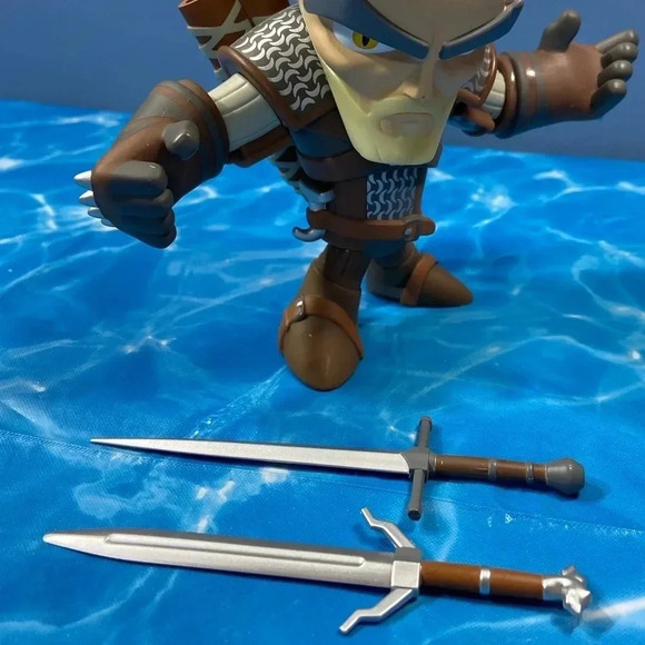 JINX The Witcher 3 - Geralt of Rivia - Vinyl 6” Action Figure - Picture 8 of 13